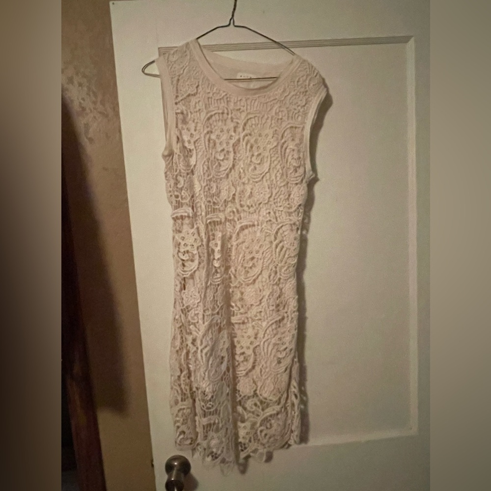 BLVD size L fitted lace dress